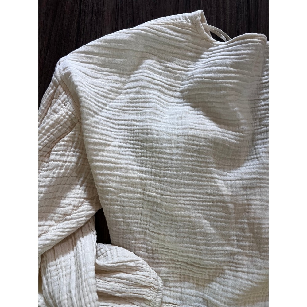 Pokoloko Cotton Gauze Balloon Sleeve V-Neck Wrap Top Top in Cream size OS - Picture 4 of 13